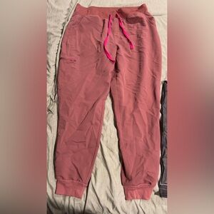 Pre-Owned Figs Women’s Jogger scrubs mauve pink XL
